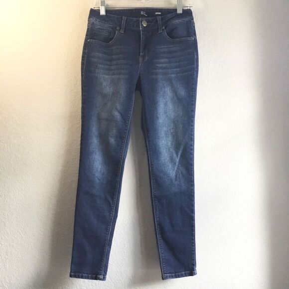 1822 Denim Adrianna Size 6 dark blue stretchy 54% cotton distressed look GUC - Picture 1 of 6